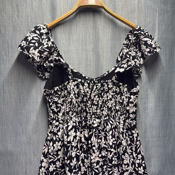 Old Navy Black and White Flutter Sleeve Mini Sundress size small - Picture 6 of 8